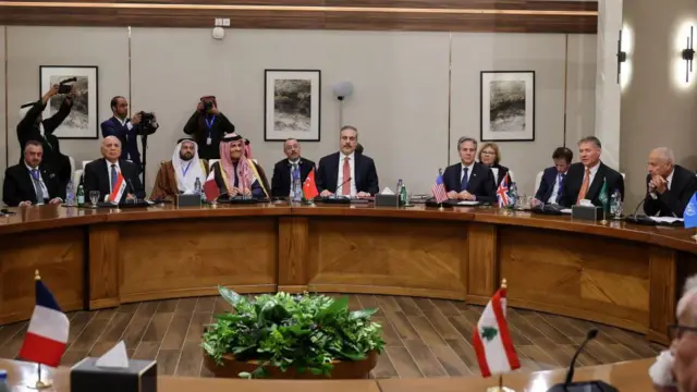 जॉर्डन में बैठक के दौरान अलग अलग देशों के प्रतिनिधि