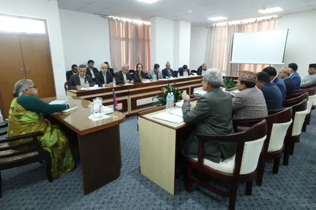 एक बैठकमा प्रधानमन्त्री सुशीला कार्कीलगायत