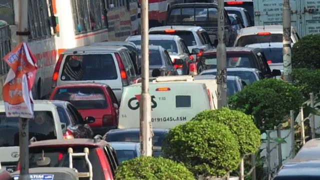 সেটা আরো বাড়ে যখন কোন ভিআইপি রাস্তায় চলাচল করেন