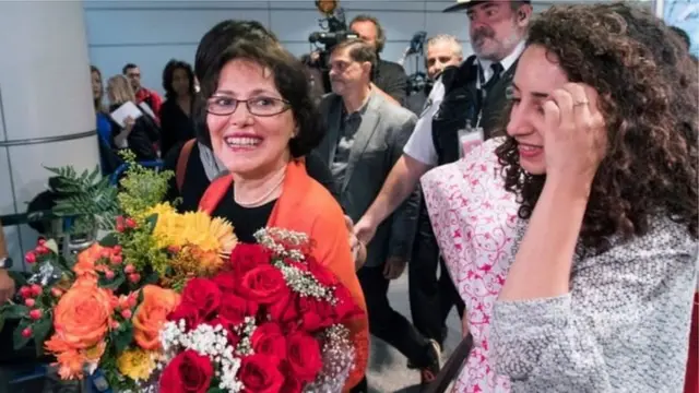 هما هودفر با میانجی‌گری عمان آزاد شد.