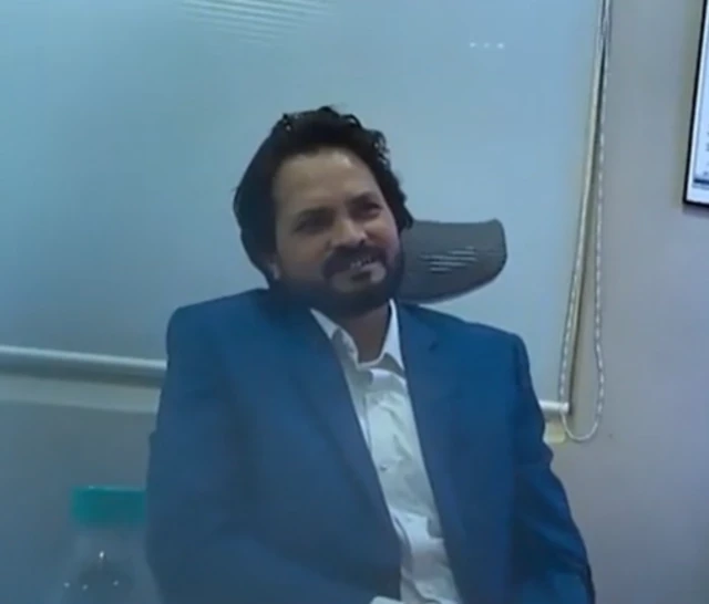 गुप्तपणे रेकॉर्ड केलेल्या फुटेजमध्ये, विनोद शर्मा म्हणतात की, अॅव्हियोचं कॉकटेल ड्रग "खूपच हानिकारक" आहे. पण शेवटी हा व्यवसाय आहे, असंही ते म्हणतात.