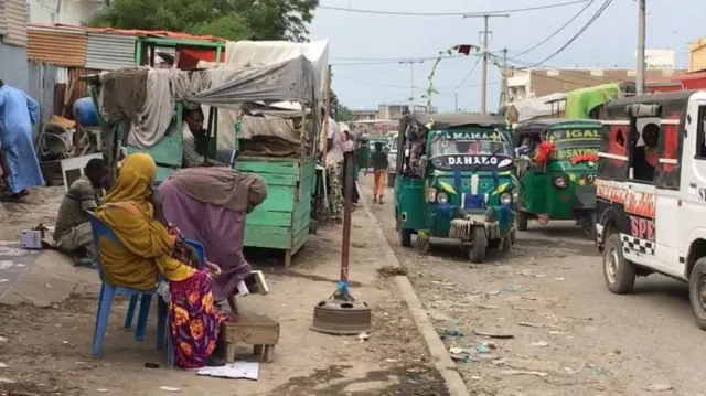 Kama Sutra jinsiy pozitsiyalari boyicha darsliklar Kseniya Novikova minut beradi