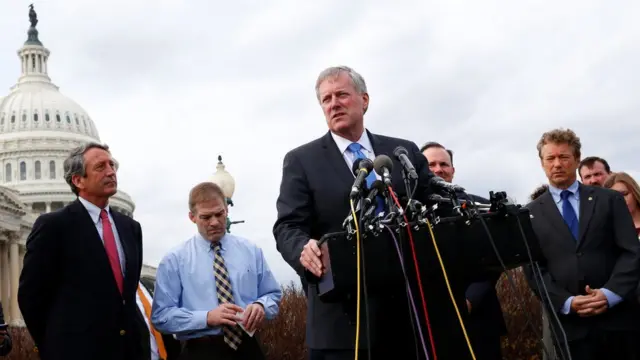 Mark Meadws junto a otros congresistas del Freedom Caucus.