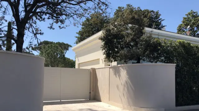 Вилла Хлопонина