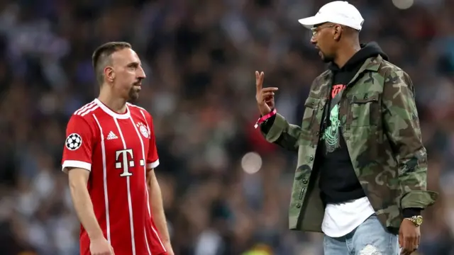 Ribéry et son coéquipier Boateng, après l'élimination du Bayern de la Ligue des champions.