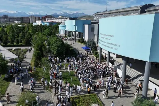 Манас университети