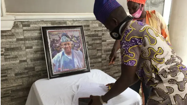 Awọn abanikẹdun nile Braimoh