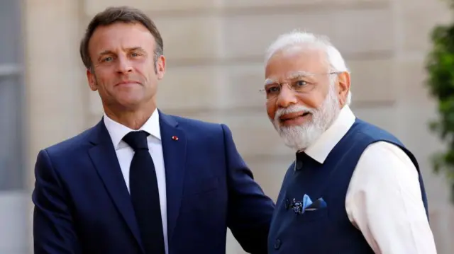 मौक्रों और मोदी