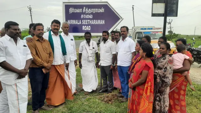 நிர்மலா சீதாராமன் பெயர்ப் பலகை 