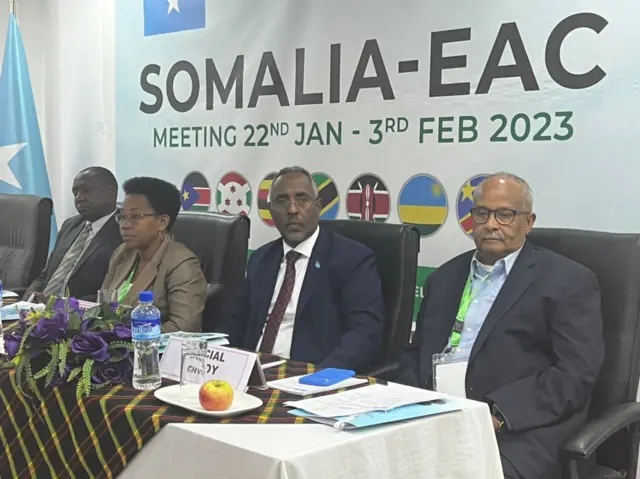 Wasiirka arrimaha dibadda Soomaaliya iyo Ergayga gaarka ah ee madaxweynaha u qaabilsan EAC iyo qaar kamida wafdiga EAC