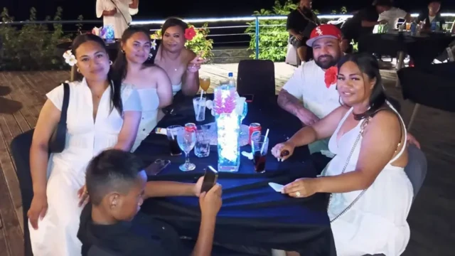 සැමෝවා රාජ්යයේ ජනතාව නව වසර සැමරුමට එක්ව සිටින ආකාරය