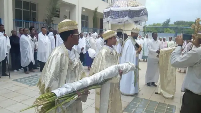 ኣጉሳዕና እናተባረኸ