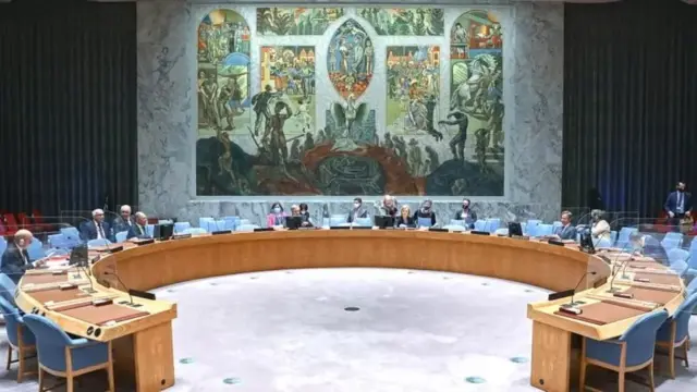 شورای امنیت سازمان ملل متحد در ۲۲ دسامبر ۲۰۲۱ به اتفاق آرا قطعنامه پیشنهادی آمریکا برای تسهیل کمک‌های بشردوستانه به افغانستان را تصویب کرد