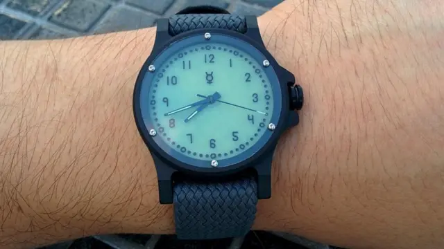 ساعة من تصميم مايك هاميند