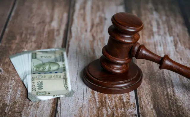 நஷ்ட ஈடு வழக்கு