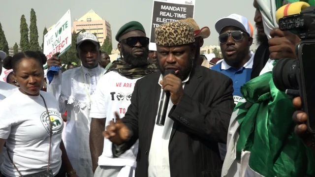 Nke a mere ka abalị ise nke ngagharịiwe 'Occupy National Assembly' ndị ntoroọbịa na-eme n'ọnụ ụzọ ụlọ ọgbakọ ndị omeiwu dị n'Abuja bịa na njedebe n'ike.