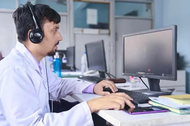 मनोपरामर्श सेवा उपलब्ध गराउँदै सञ्जय धरेल