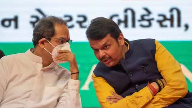 গত সপ্তাহে মুম্বাইতে একটি অনুষ্ঠানে মুখ্যমন্ত্রী উদ্ধব ঠাকরের সঙ্গে বিরোধী দলনেতা, বিজেপির দেবেন্দ্র ফাডনবিস