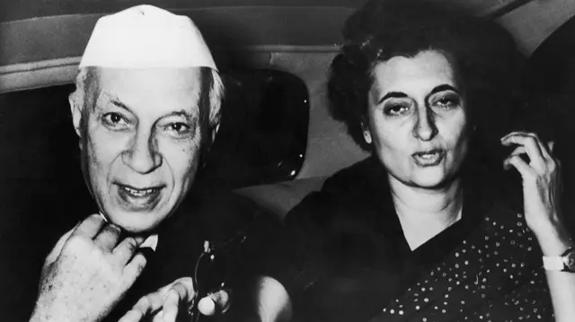 इंदिरा गांधींना एकेकाळी त्यांच्या बुजरेपणामुळे एकेकाळी 'गुंगी गुडिया' असं म्हटलं गेलं होतं.