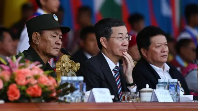 ‘ဝ’ပြည်သွေးစည်းညီညွတ်ရေးပါတီ ထူထောင်ခြင်း နှစ် (၃၀)ပြည့် အခမ်းအနားမှာတွေ့ရတဲ့ ‘ဝ’ခေါင်းဆောင် ပေါက်ယူချမ်းနဲ့ တရုတ်နိုင်ငံဆိုင်ရာ အထူးကိုယ်စားလှယ်