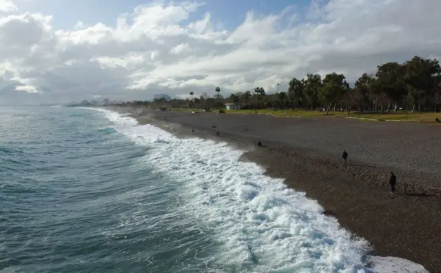 antalya'da parçalı bulutlu bir kış günü