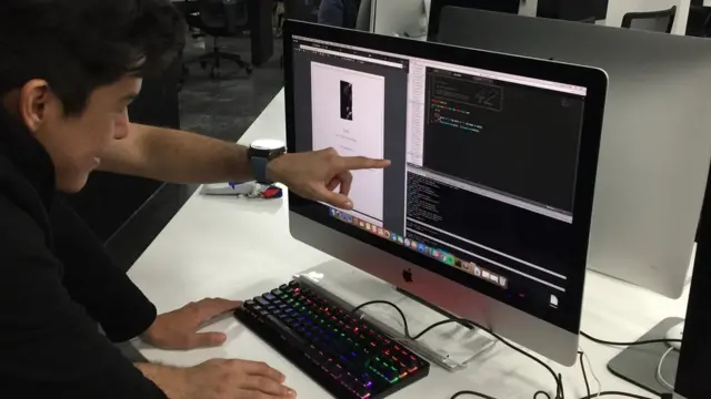 Ángel Solís y un compañero