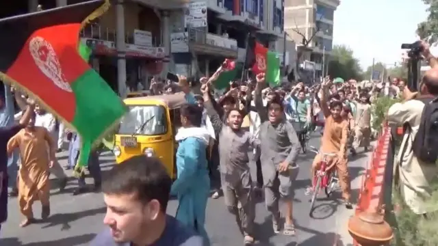 Protes anti-Taliban.