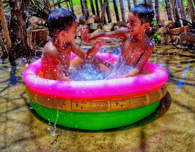 நீரின்றி அமையாது மகிழ்ச்சி - பாஸ்கரன்