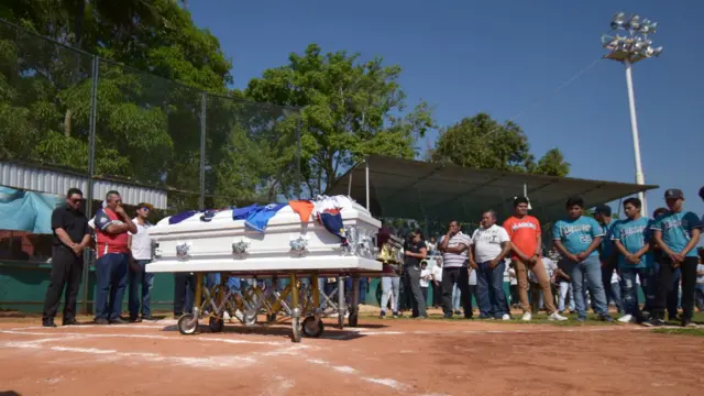 Ceremonia en estadio de beisbol.