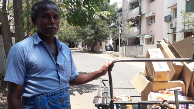 கொரோனா தாக்கம்: அதிக சிரமத்தை சந்திக்கும் சிறுவியாபாரிகள்