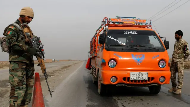 Mobil di pinggiran ibu kota Kabul