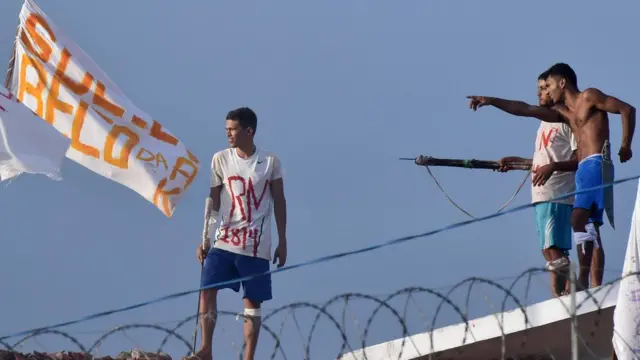 Detentos rebelados no Rio Grande do Norte