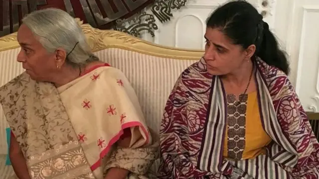 کلبھوشن کے اہلخانہ