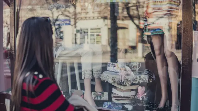 Женщина в витрине