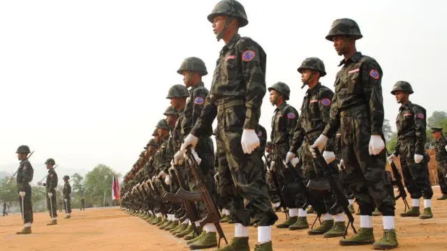 AA ရက္ခိုင့်တပ်မတော် လက်နက်ကိုင်အဖွဲ့