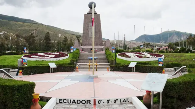 Monumentowww roletaPichincha