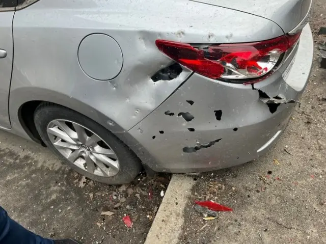 Внаслідок вибуху п'ять автомобілів повністю знищено та ще 15 пошкоджено