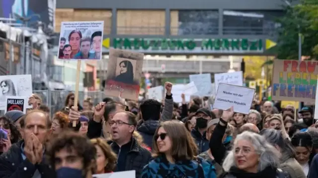 تجمع در همبستگی با مردم ایران در برلین