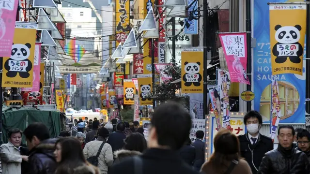 东京上野商店街挂满以大熊猫为主题的宣传条幅（21/2/2011）