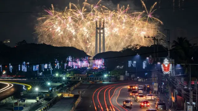 فلپائن میں آتش بازی کے دلکش مناظر