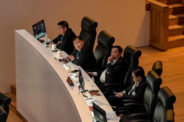 รมต. ในรัฐบาลเศรษฐาทั้ง 4 คนนี้เคยตอบกระทู้ถามของ สส. มาแล้วทั้งสิ้น แต่มีเพื่อนร่วม ครม. 6 คนที่ยังไม่เคยตอบกระทู้เลย