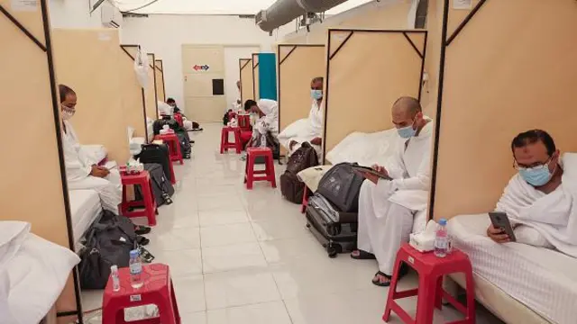 মক্কা বা মদীনায় যেখানে থাকবেন সেই হোটেল, ক্যাম্প বা বাসা কি ধরণের সেই ধারণা রাখতে হবে।