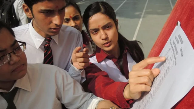 Dalibai na duba takarda