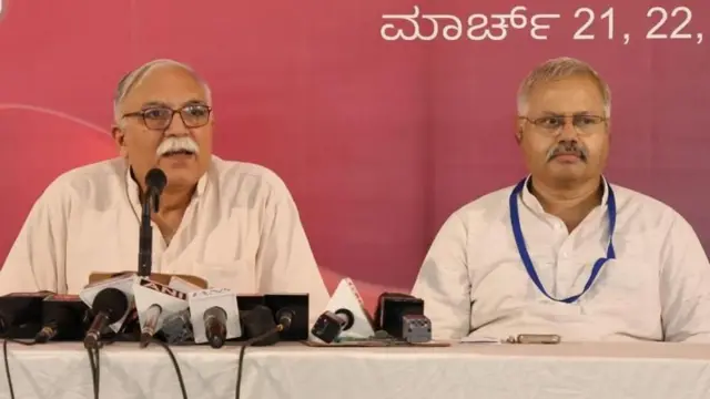 आरएसएस के सह सरकार्यवाह अरुण कुमार (बाएं) और प्रचार प्रमुख सुनील आंबेकर