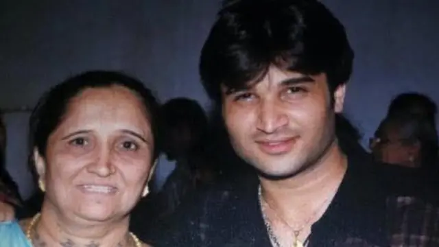 માતા સંતોકબહેન સાથે કાના જાડેજા 