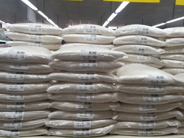 Мартты башында 1кг кумшекердин баасы 70 сомдун тегерегинде болсо, айдын ортосунда 93 сомго чыкты, учурда 85 сомдон сатылууда.