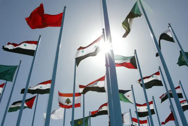 ما الذي يدفع الدول العربية لإعادة رسم أعلامها؟