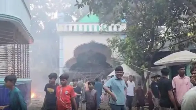 زیارتگاهی که نورالحق در آن به خاک سپرده شده است