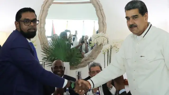 Esequibo: Maduro y el presidente de Guyana se comprometen a continuar sus conversaciones sobre la disputa para resolverla de manera pacífica - BBC News Mundo