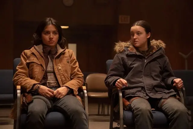 Isabela Merced e Bella Ramsey em cena da série 'The Last of Us'